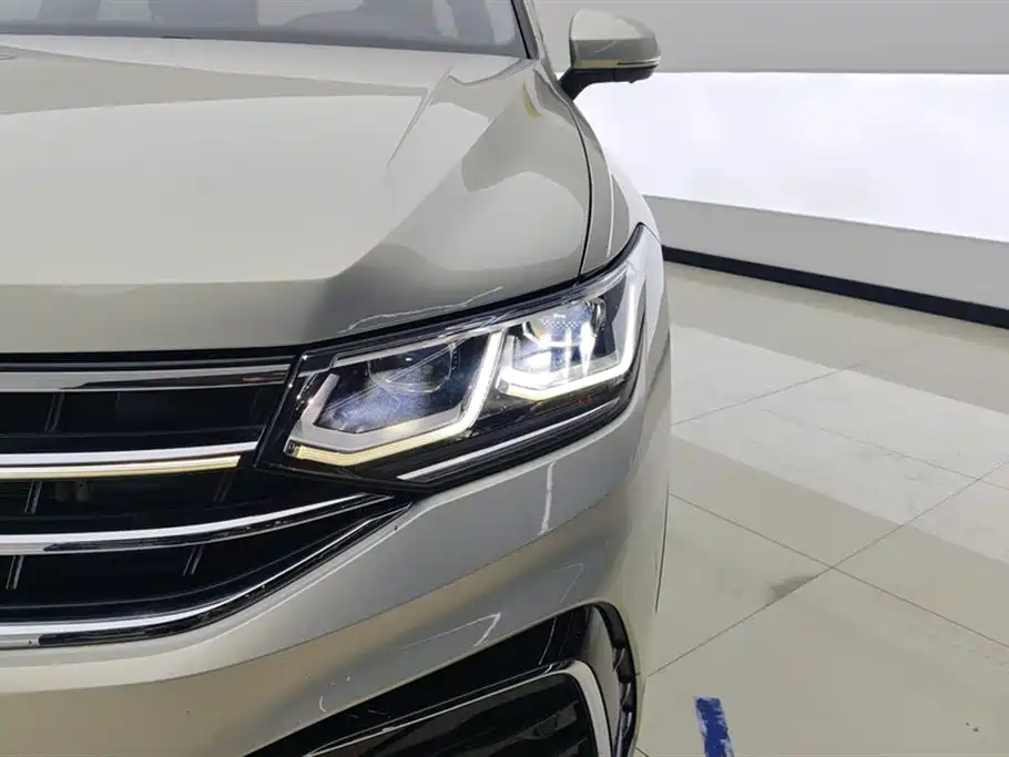 Volkswagen Tiguan L L 2022 330TSI AT R-Line Flagship