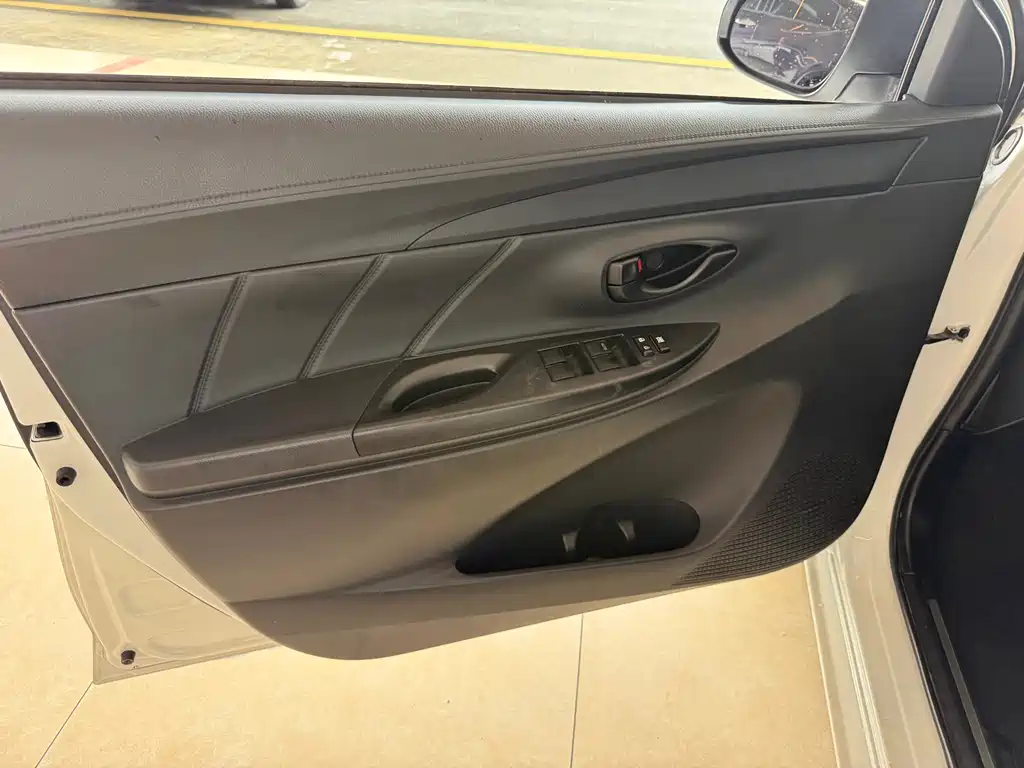 Toyota Yaris L — миниатюра 14