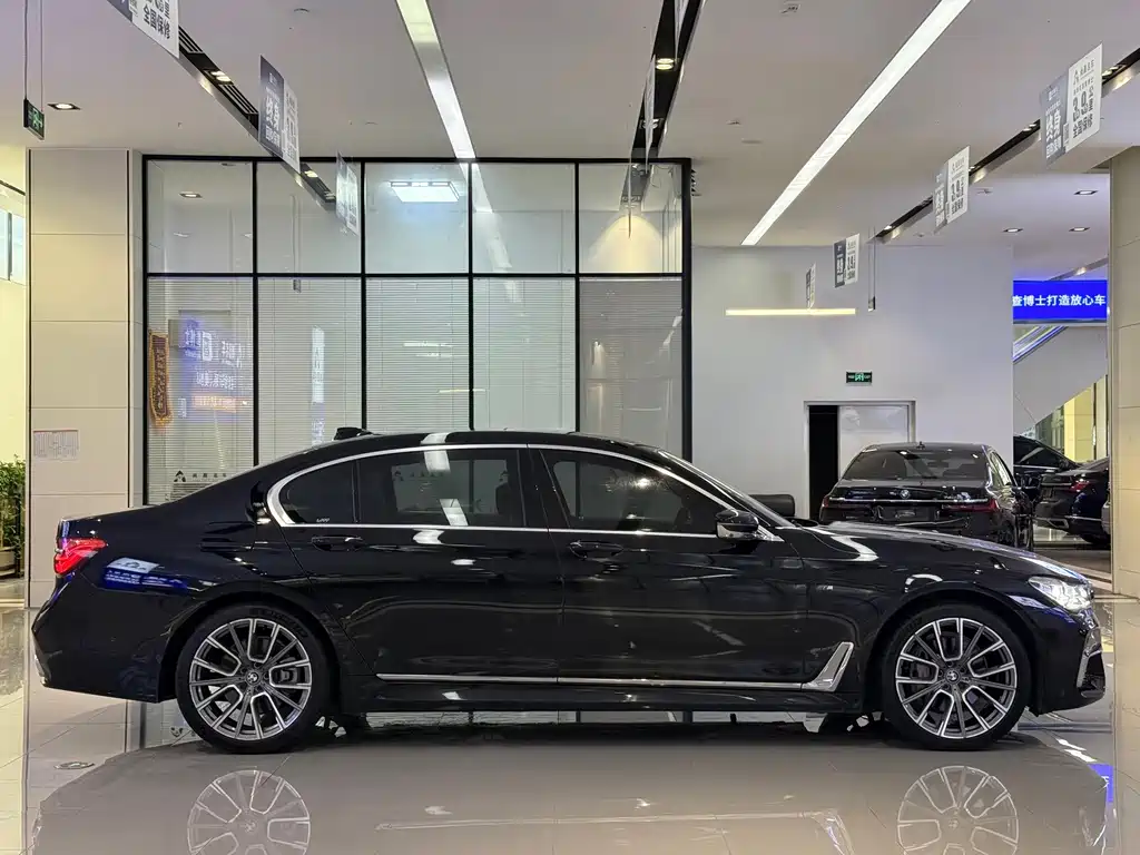 BMW 7 Series — миниатюра 17