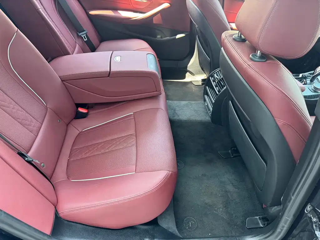BMW 5 Series — миниатюра 12