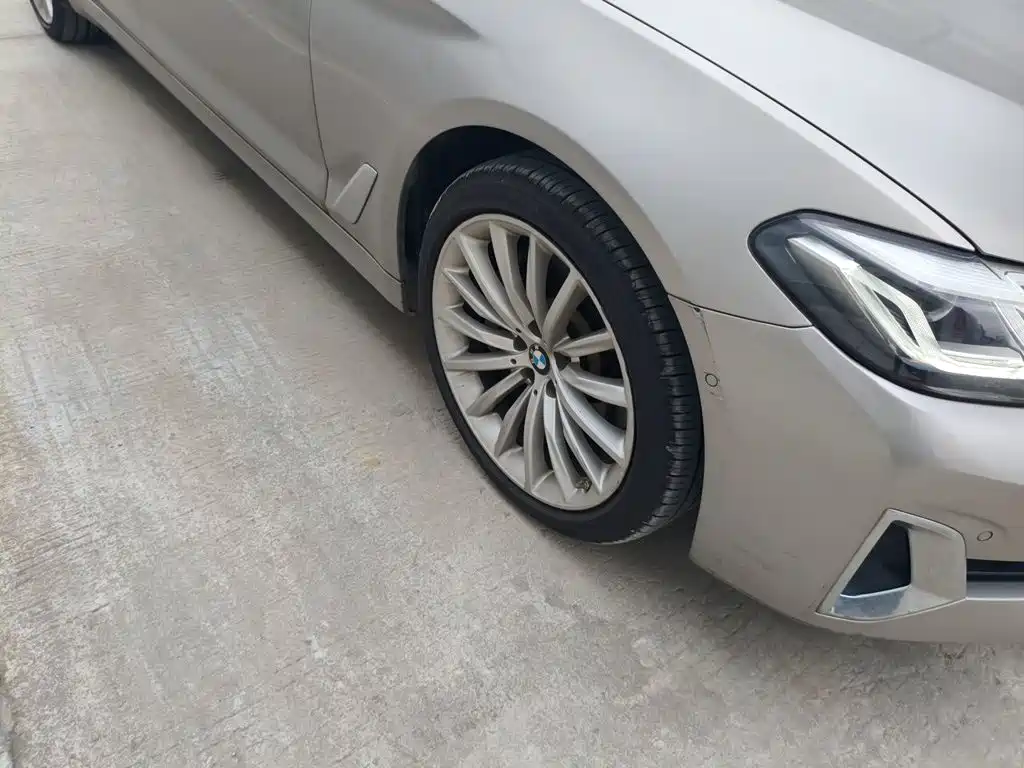 BMW 5 Series — миниатюра 8