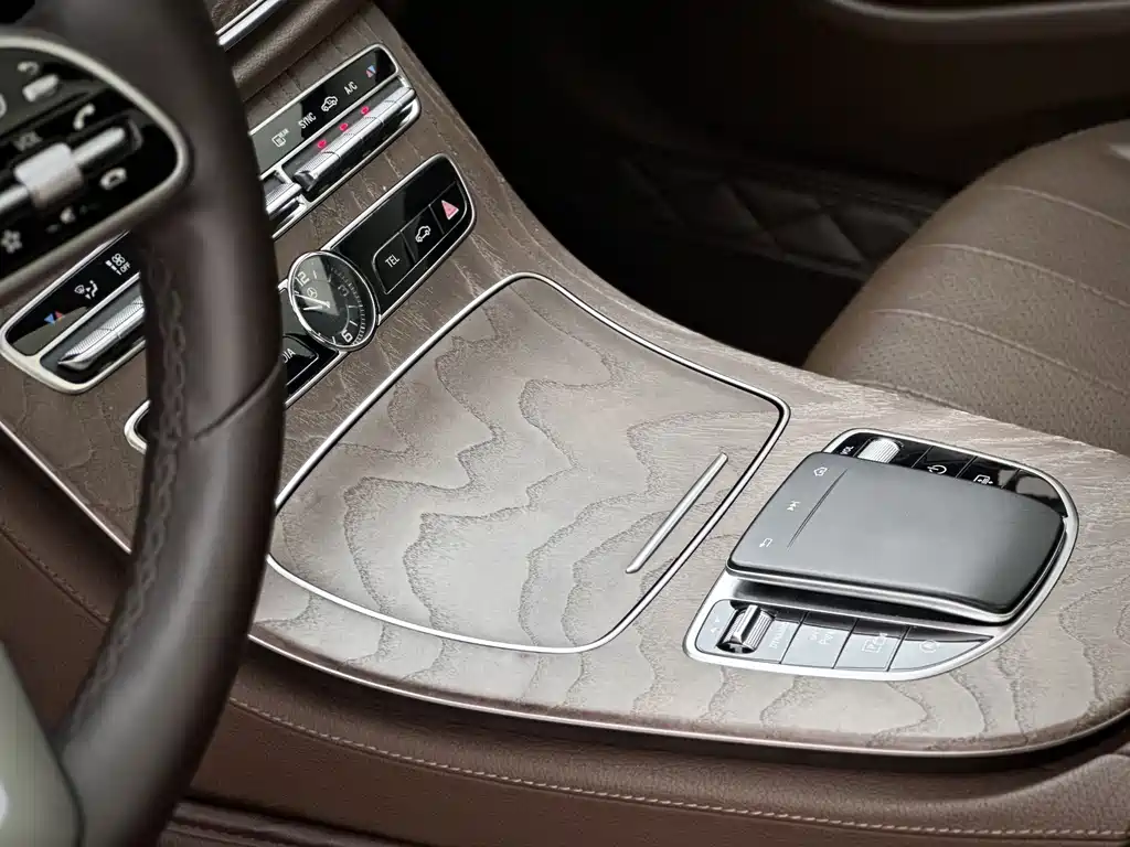 Mercedes-Benz E-Class — миниатюра 11