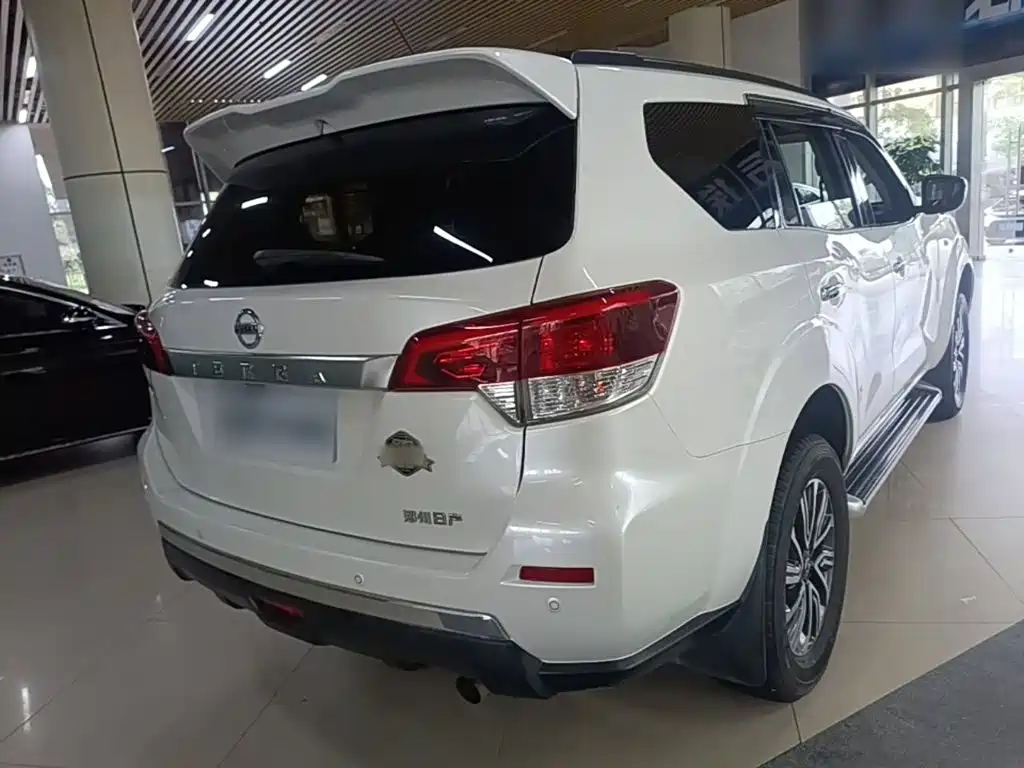 Nissan Terra — миниатюра 7