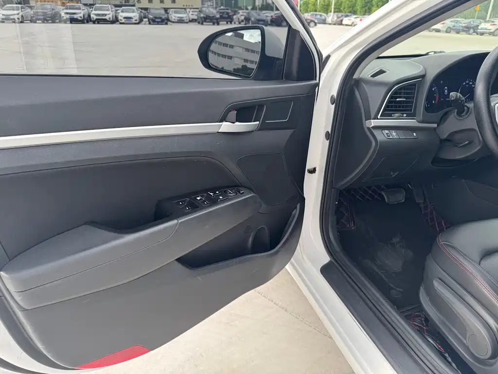 Hyundai Elantra — миниатюра 12