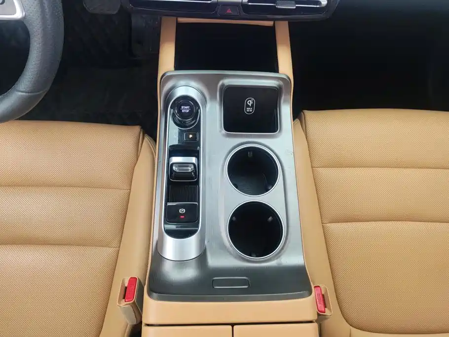 GAC Motor 传祺E8 PHEV — миниатюра 16