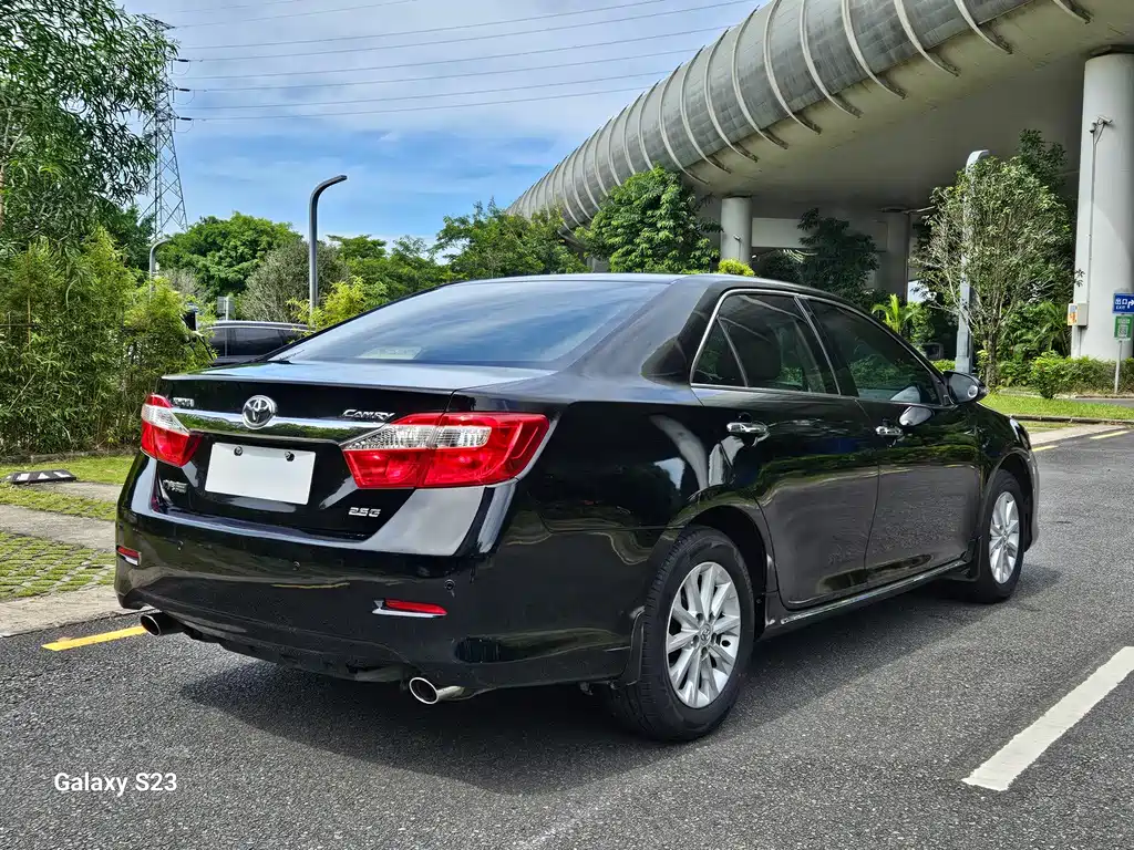 Toyota Camry — миниатюра 6