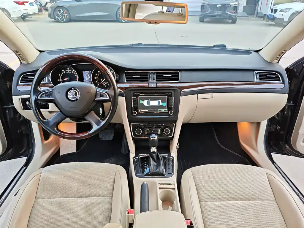 Skoda Superb — миниатюра 10
