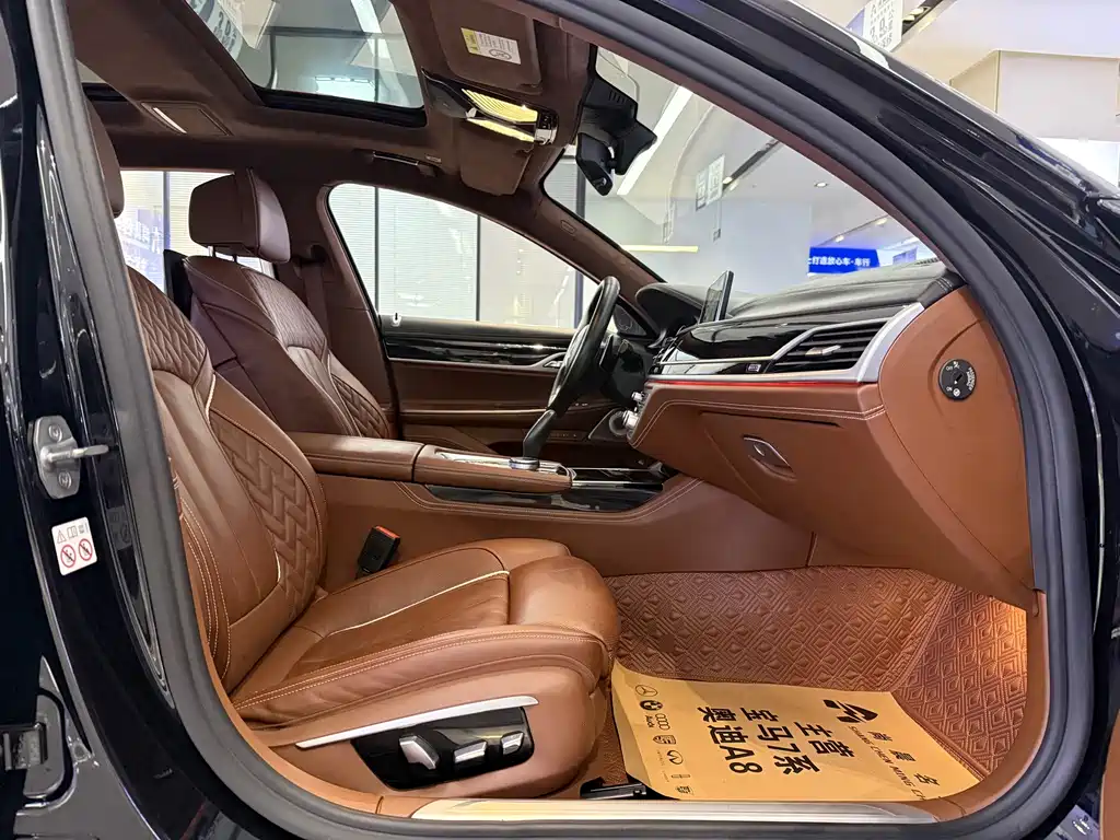 BMW 7 Series — миниатюра 8