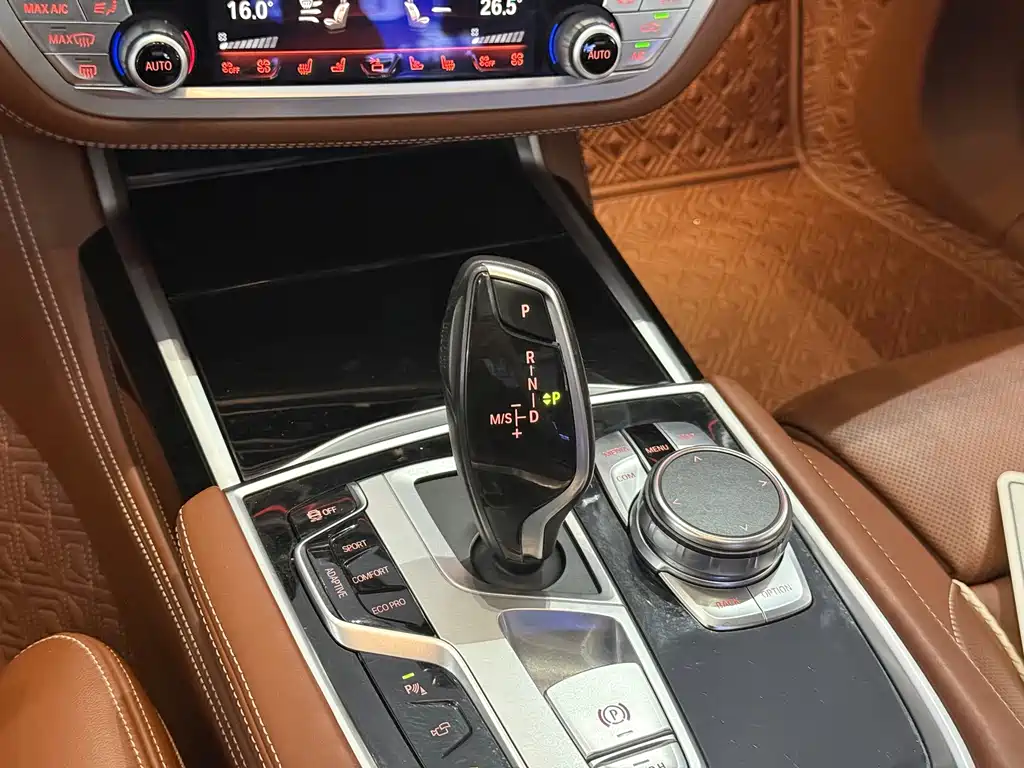 BMW 7 Series — миниатюра 9