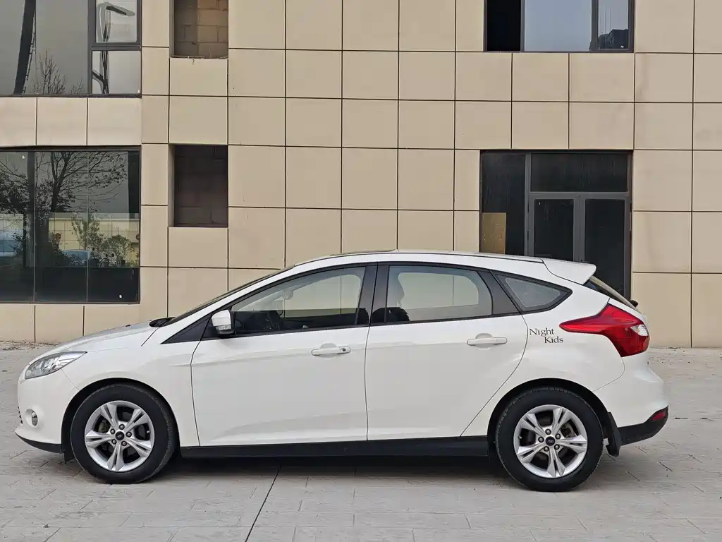 Ford Focus 2012 1.6L MT