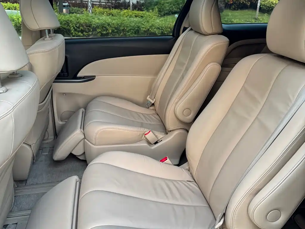 Toyota Previa — миниатюра 17
