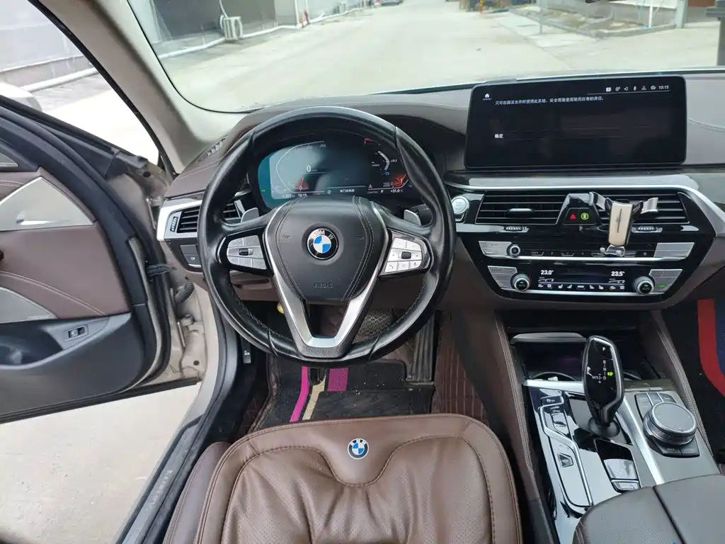 BMW 5 Series — миниатюра 11