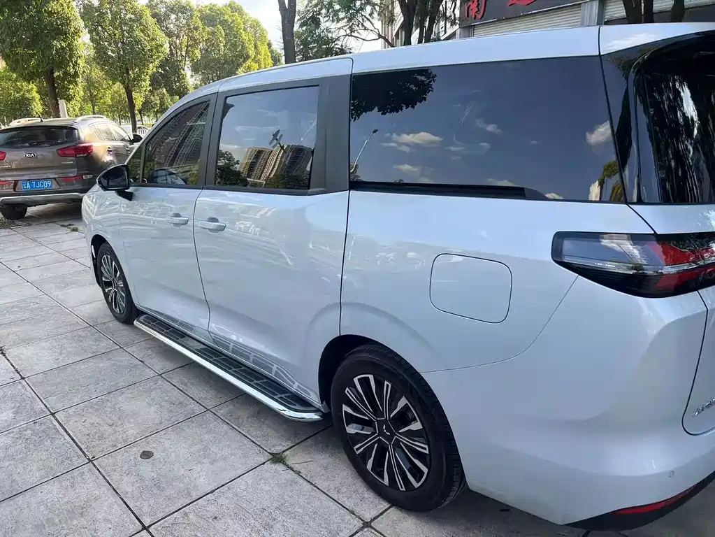 Wuling Xingguang 730 New Energy — миниатюра 3