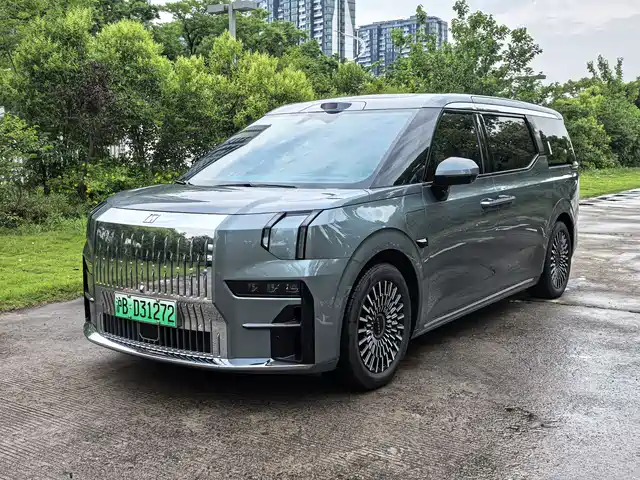 2024 Zeekr 009