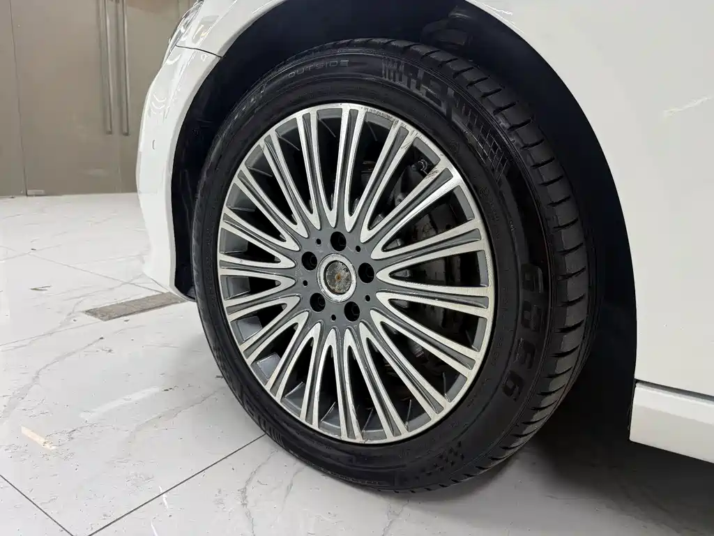 Mercedes-Benz E-Class — миниатюра 7
