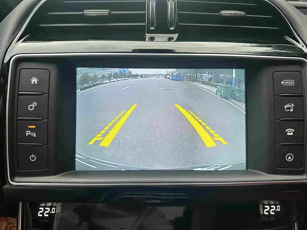 Jaguar XE — миниатюра 15