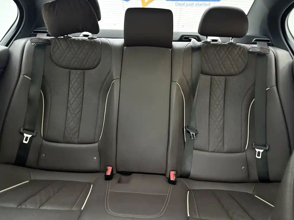 BMW 5 Series — миниатюра 15