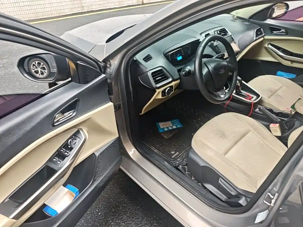 Ford Escort — миниатюра 14