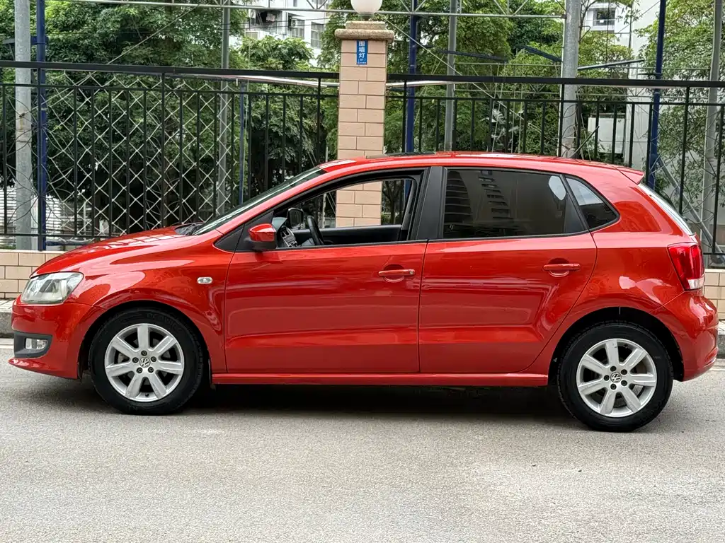 Volkswagen Polo 2011 1.4L AT