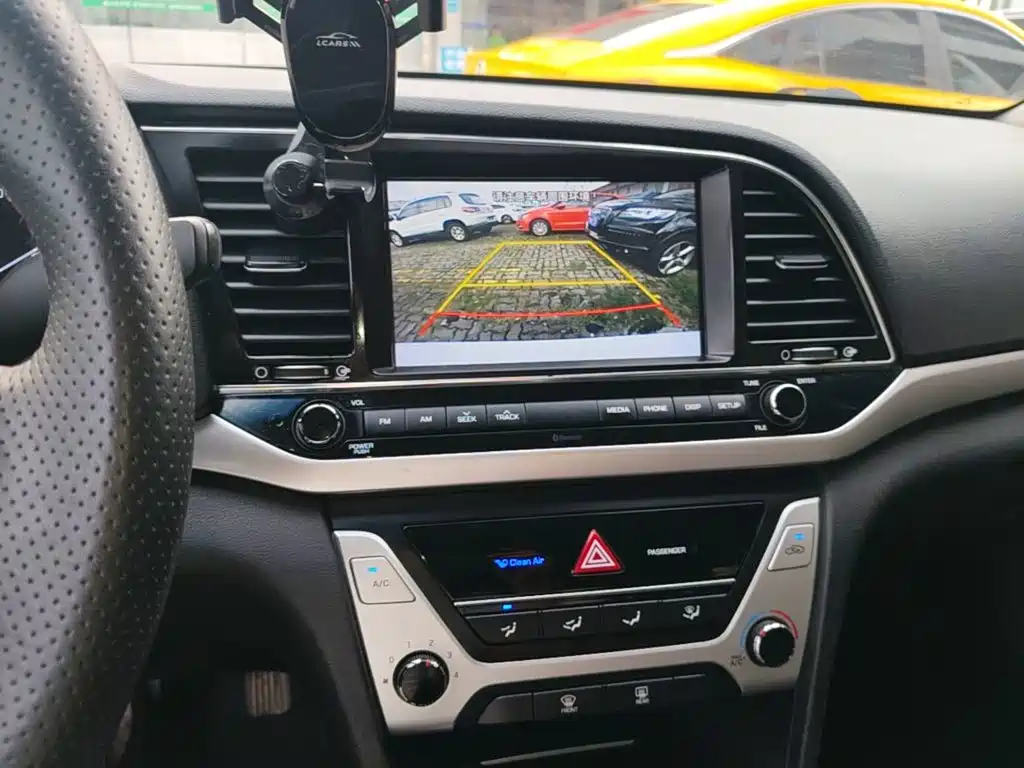 Hyundai Elantra — миниатюра 13