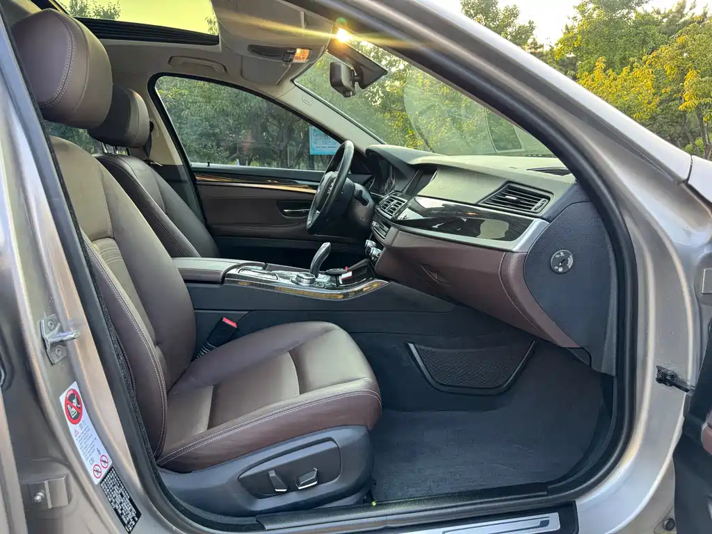 BMW 5 Series — миниатюра 19
