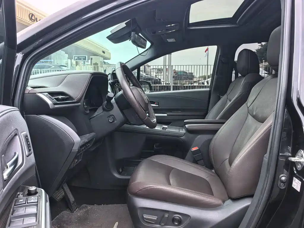 Toyota Sienna — миниатюра 12