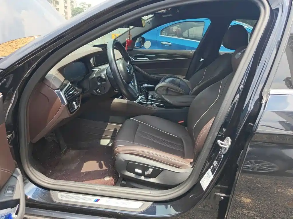 BMW 5 Series — миниатюра 8
