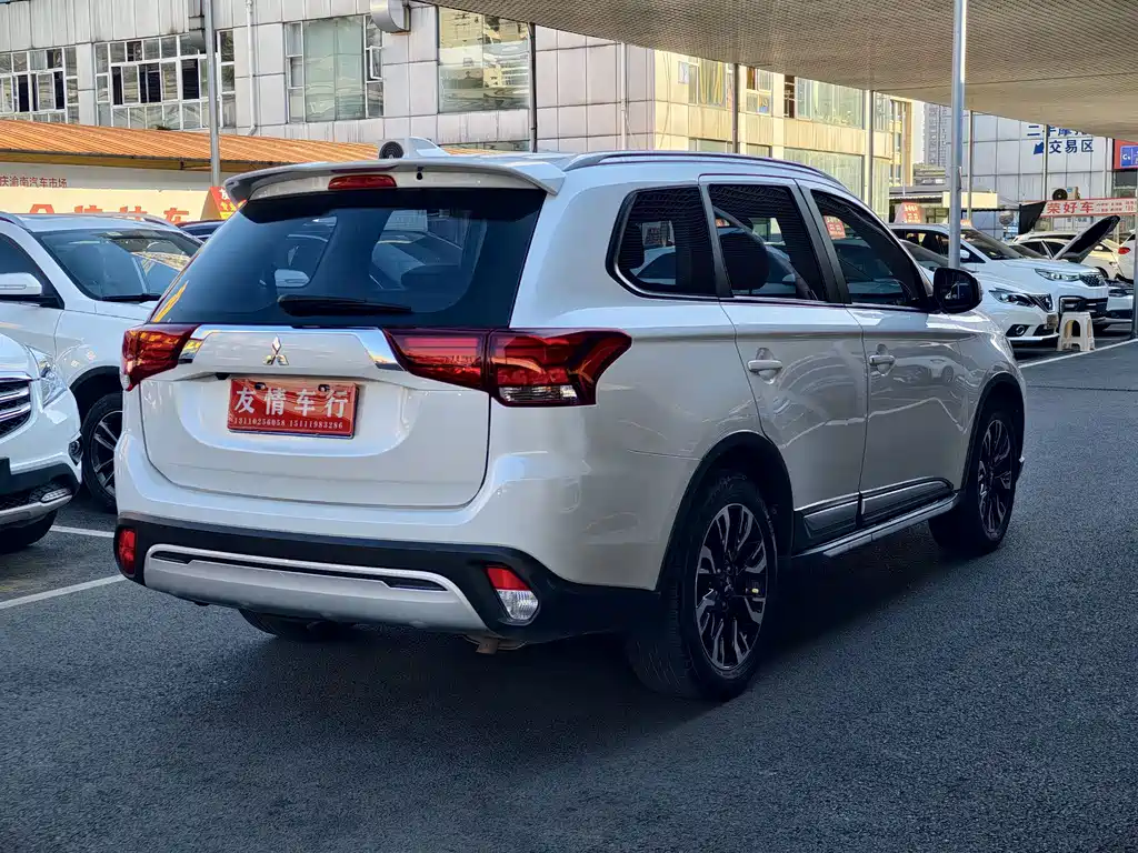 Mitsubishi Outlander — миниатюра 4