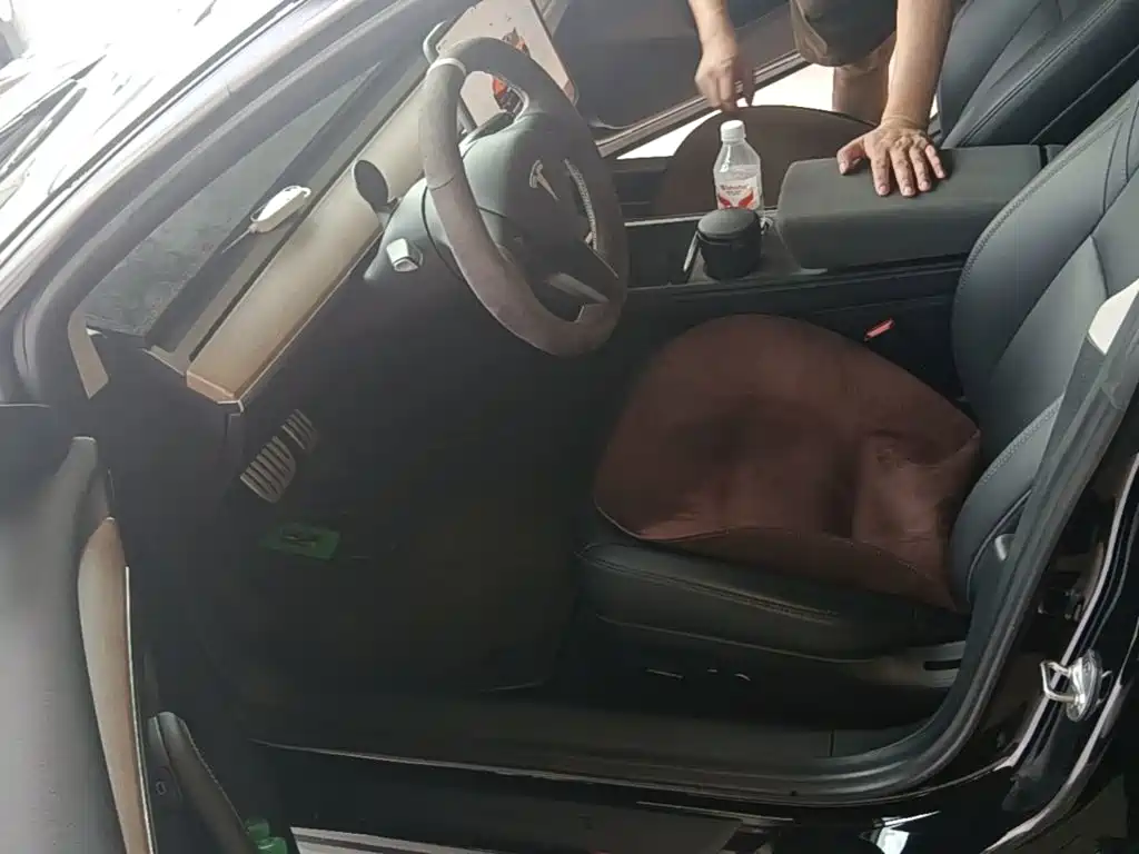Tesla Model 3 — миниатюра 15