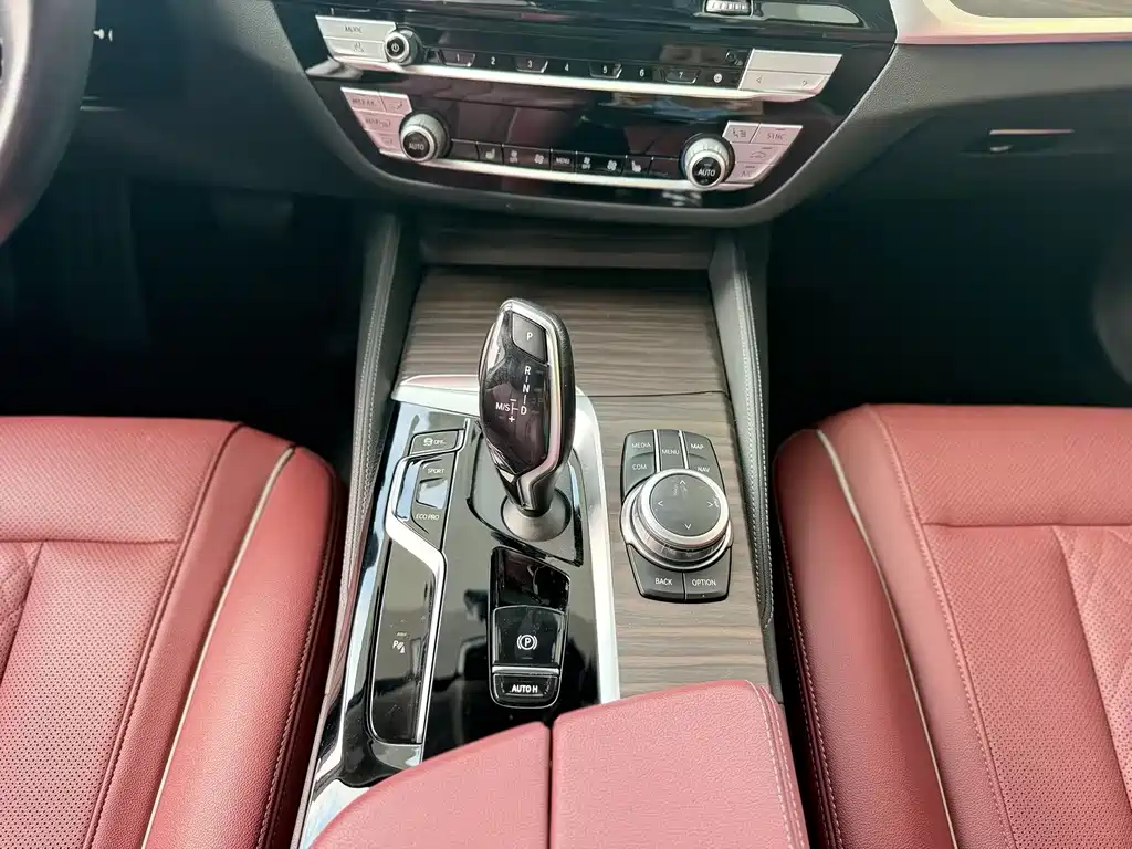 BMW 5 Series — миниатюра 12