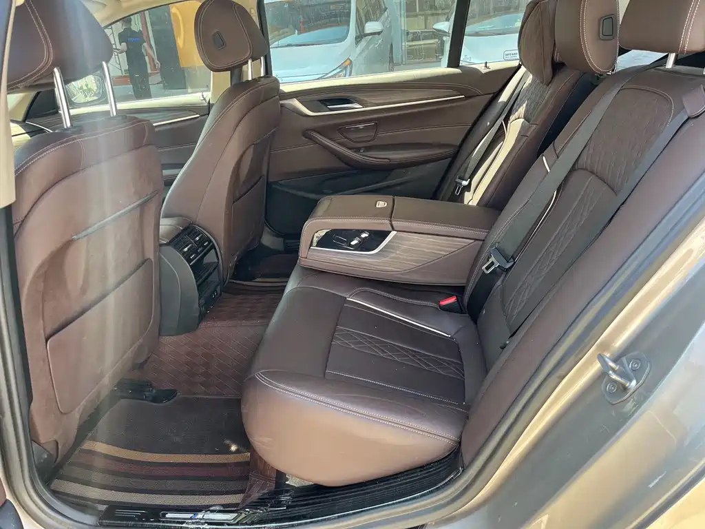 BMW 5 Series New Energy — миниатюра 6