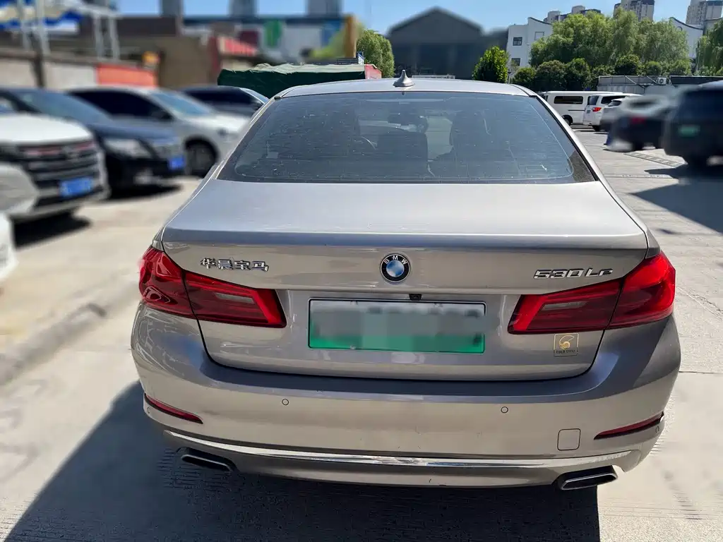 BMW 5 Series New Energy — миниатюра 11