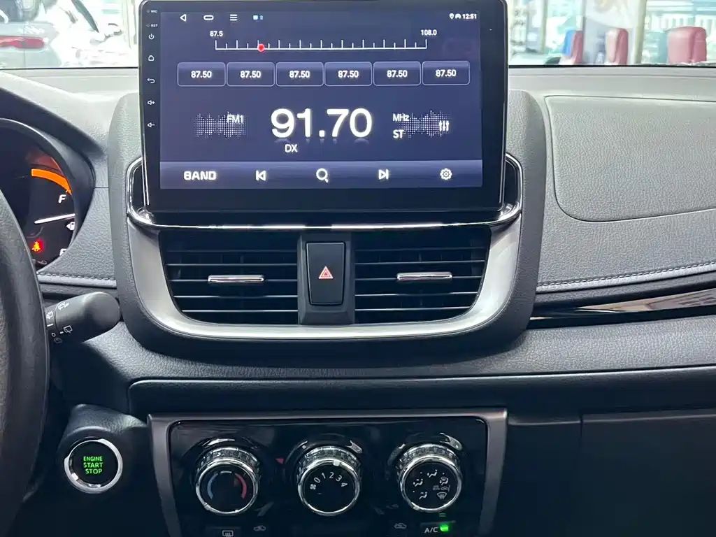 Toyota Yaris L — миниатюра 10