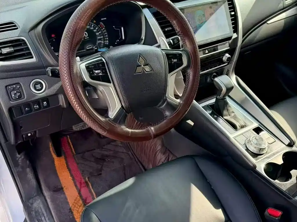 Mitsubishi Pajero Sport (Import) — миниатюра 4