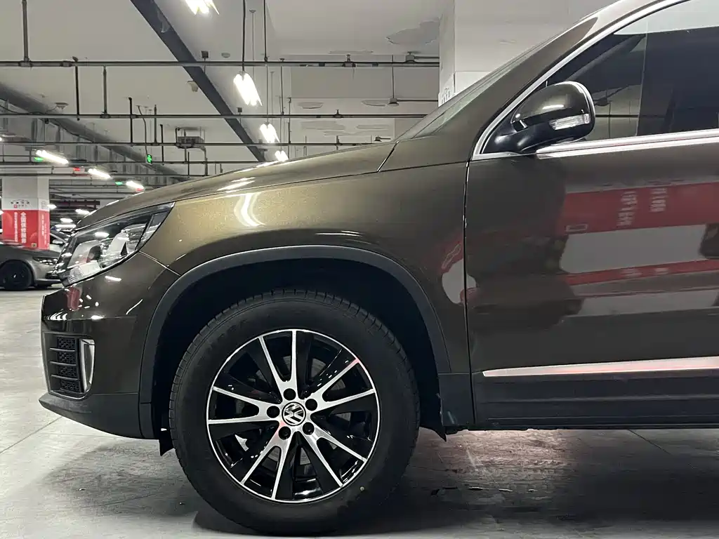 Volkswagen Tiguan 2015 1.8TSI AT Luxury