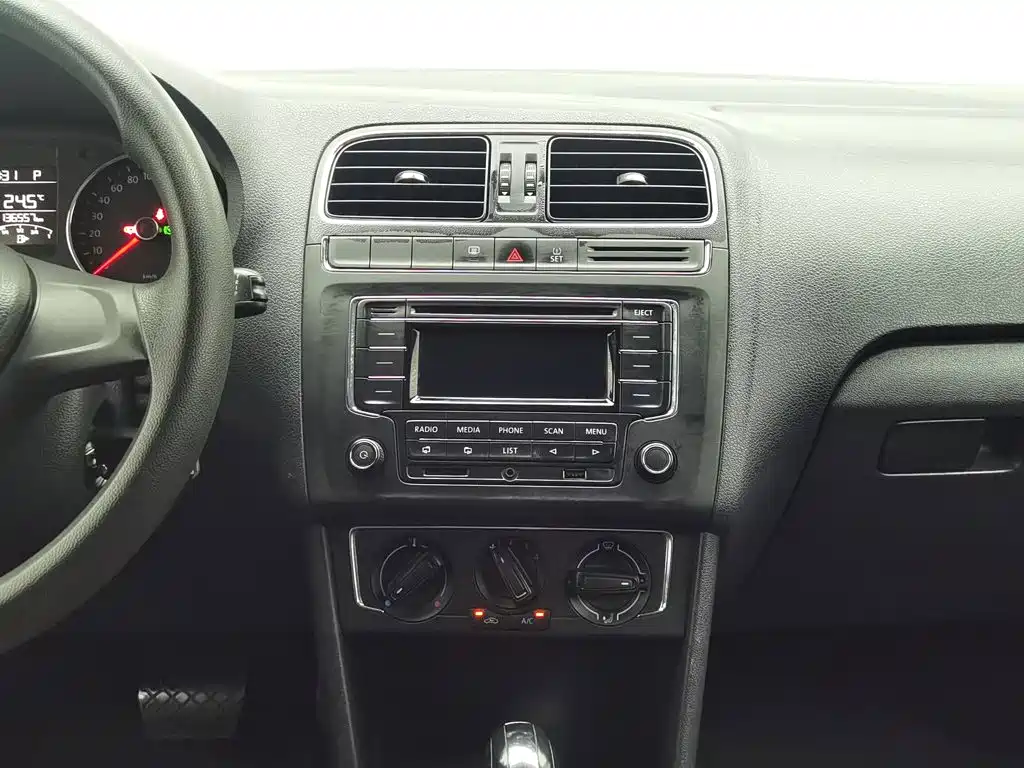 Volkswagen Polo — миниатюра 12