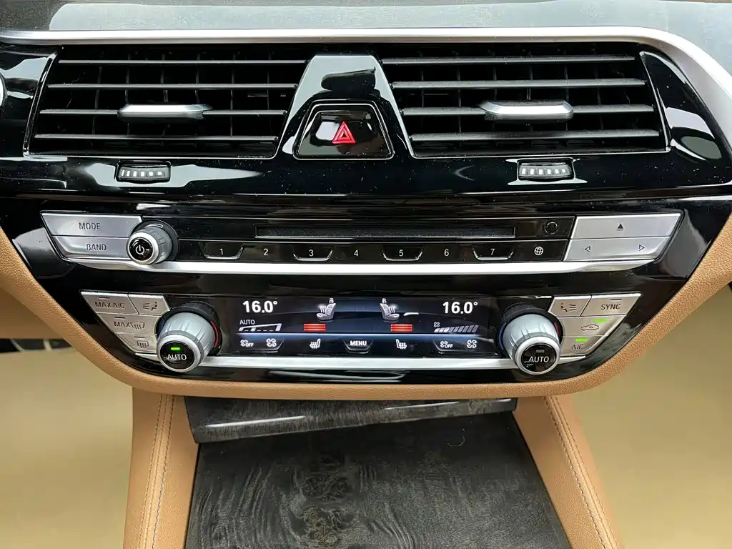 BMW 5 Series — миниатюра 32