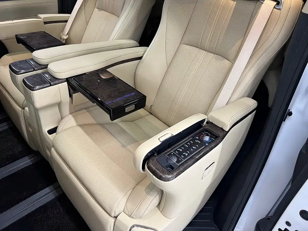 Toyota Vellfire — миниатюра 12