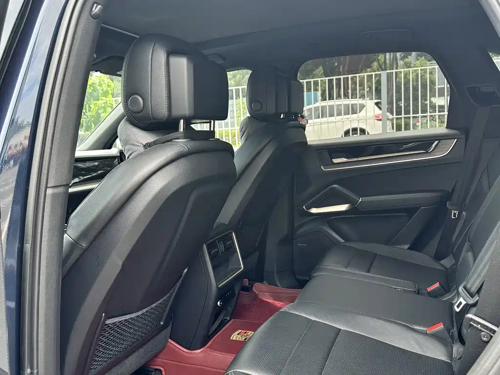 Porsche Cayenne — миниатюра 8