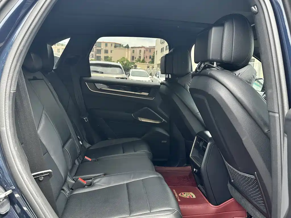 Porsche Cayenne — миниатюра 18
