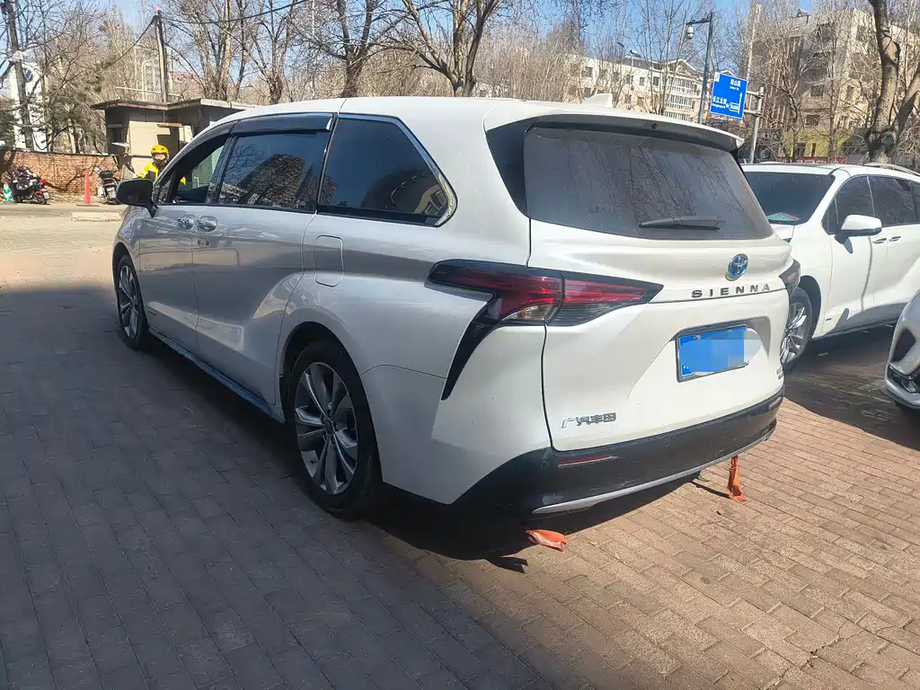 TOYOTA SIENNA