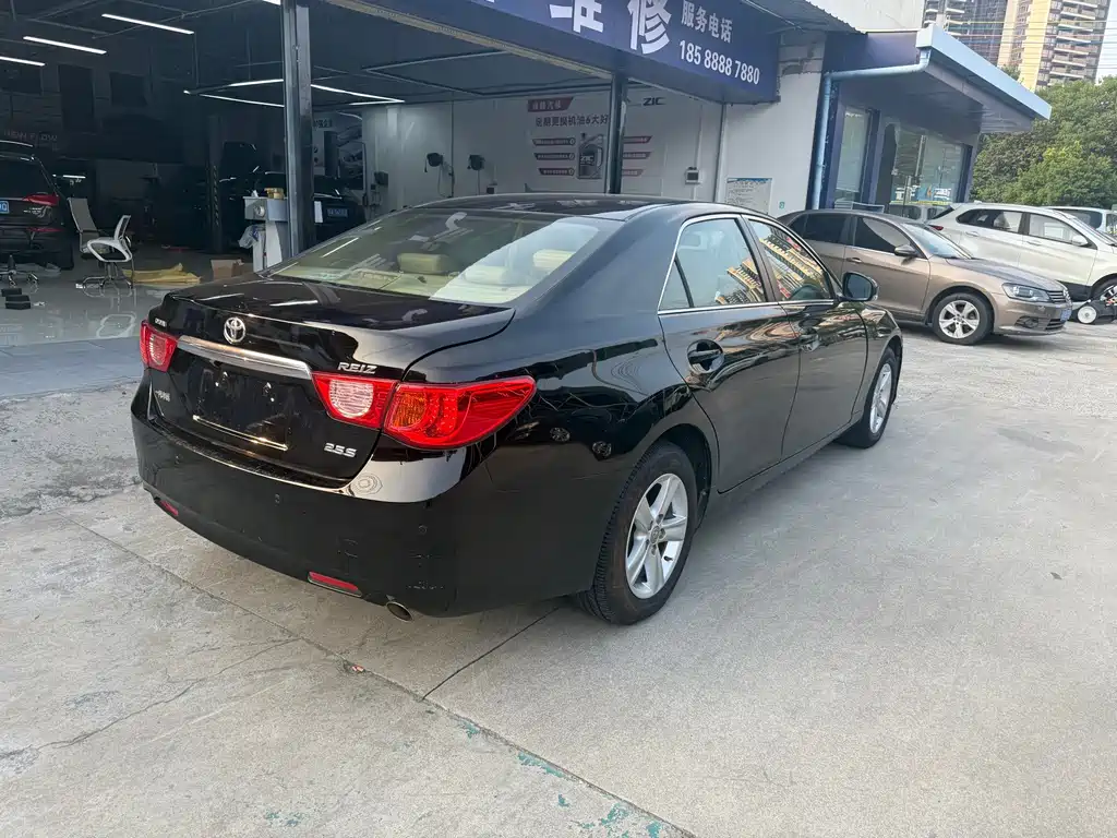Toyota Reiz — миниатюра 3