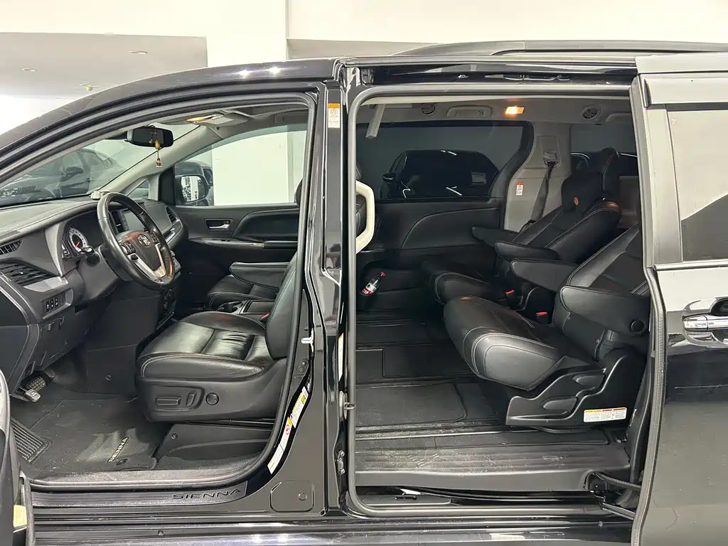 Toyota Sienna — миниатюра 13