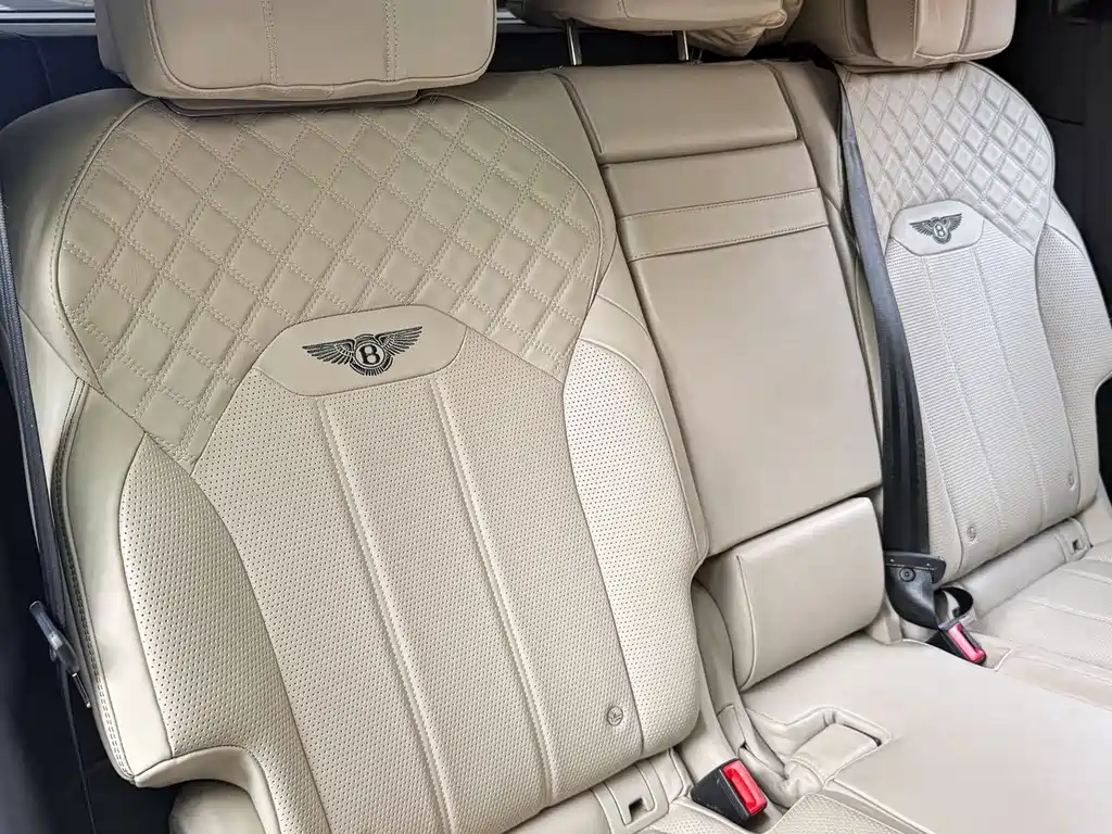 Bentley Bentayga PHEV — миниатюра 11
