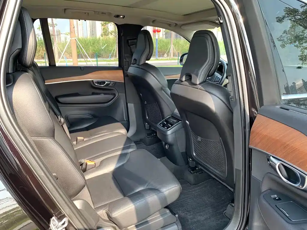 Volvo XC90 — миниатюра 9