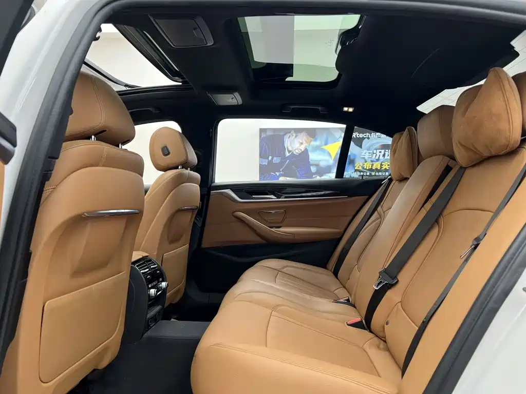 BMW 5 Series — миниатюра 20