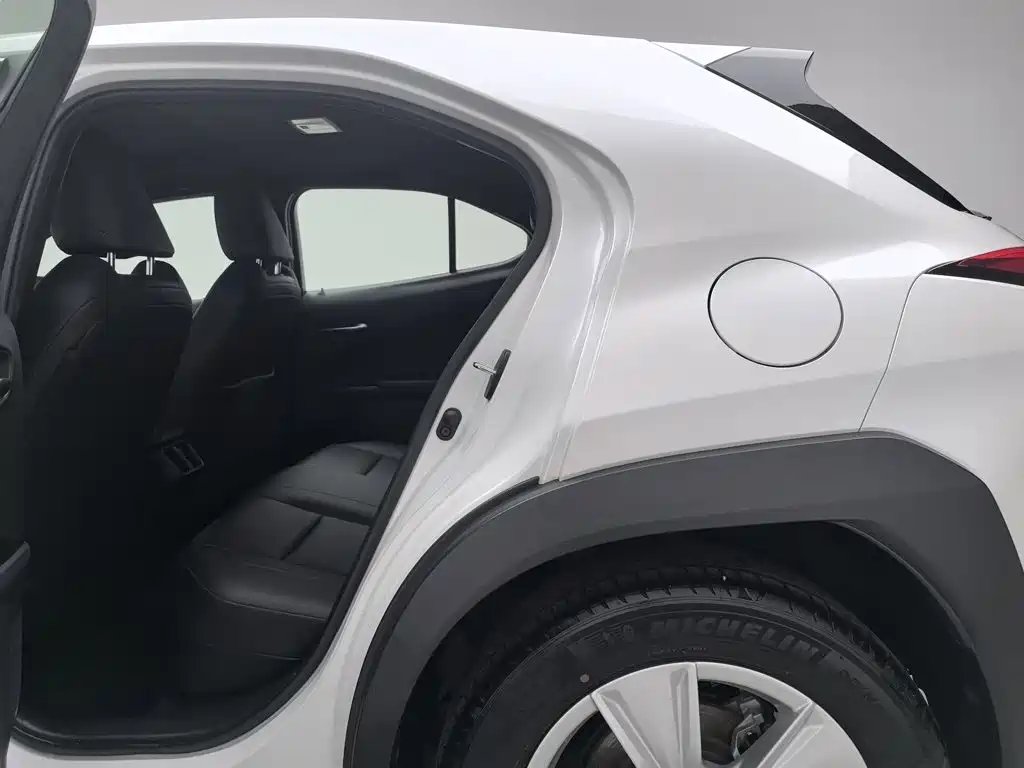 Lexus UX — миниатюра 15
