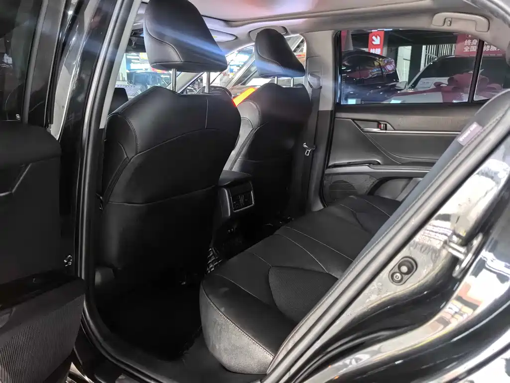 Toyota Camry — миниатюра 8