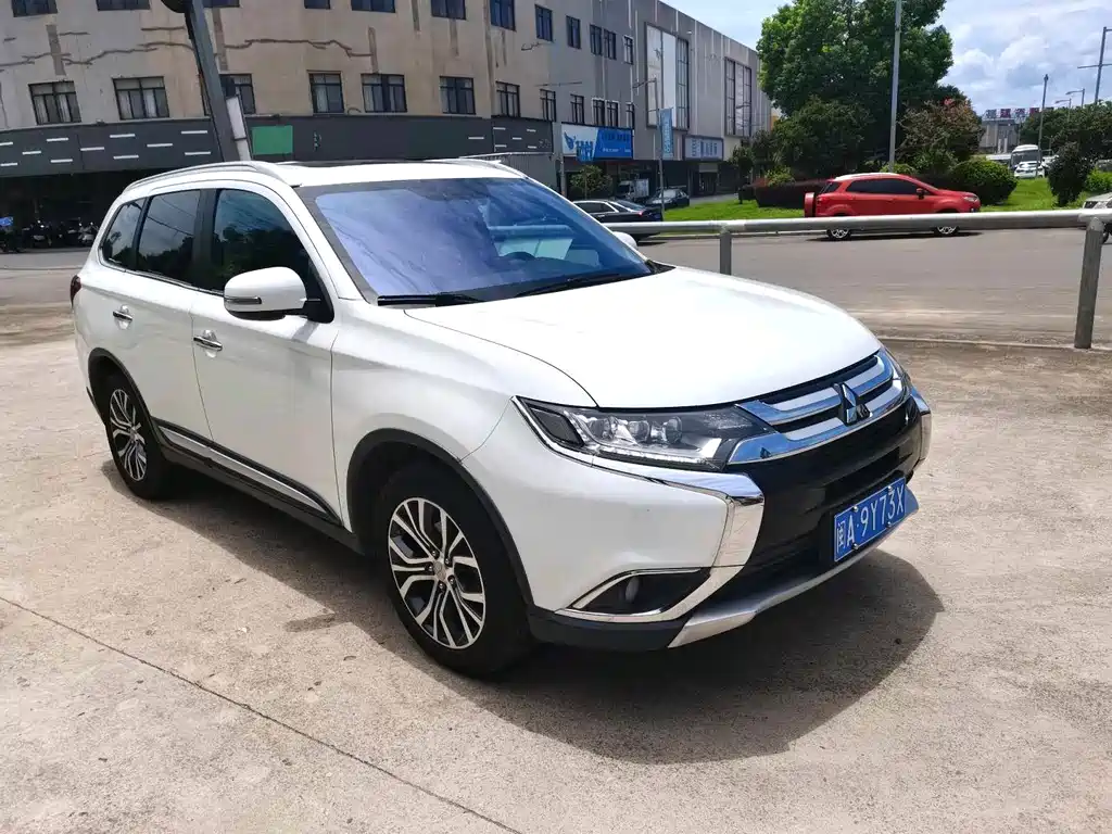 Mitsubishi Outlander — миниатюра 7