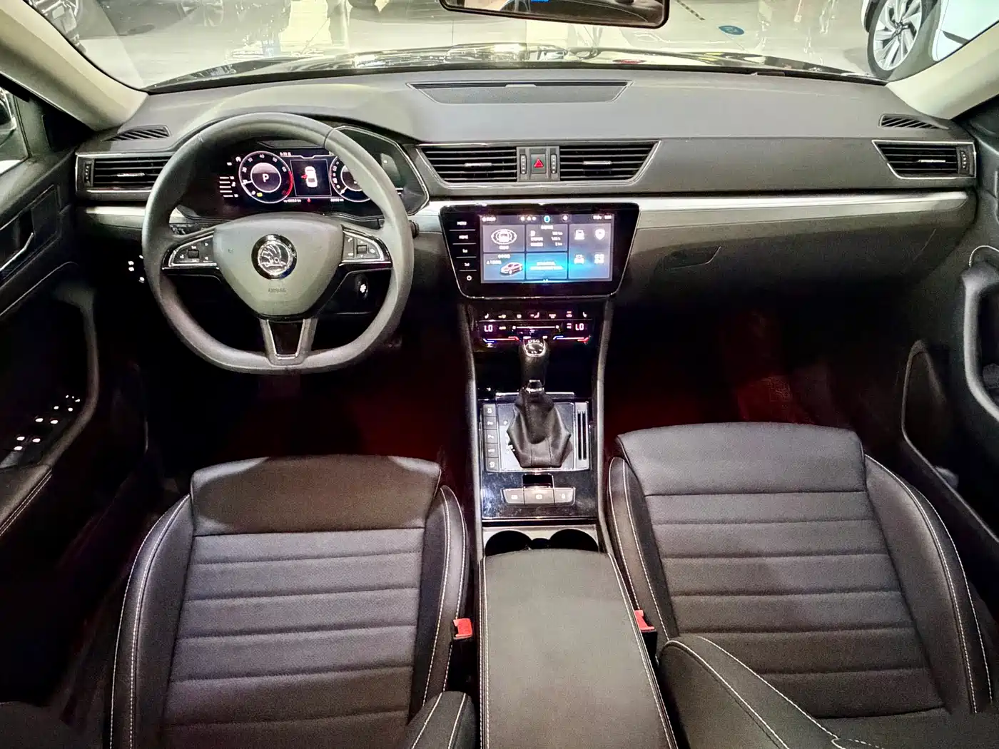 Skoda Superb 2023 Черный из Китая, фото 2